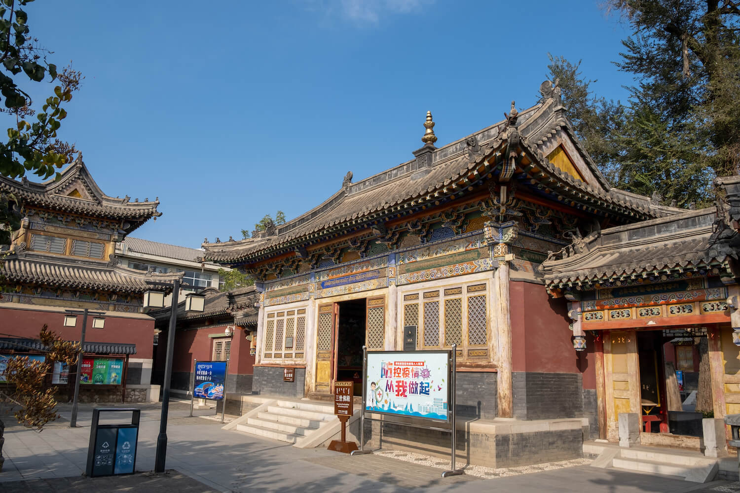 呼和浩特五塔寺-院内