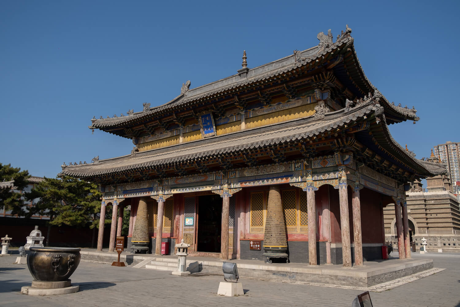 呼和浩特五塔寺-大殿